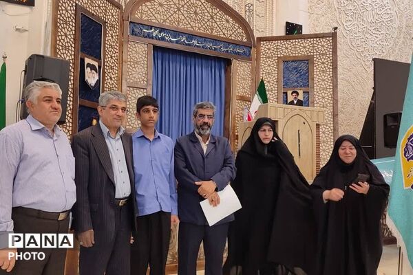 اجتماع فرهنگیان در آستانه بازگشایی مدارس در نماز جمعه شیراز