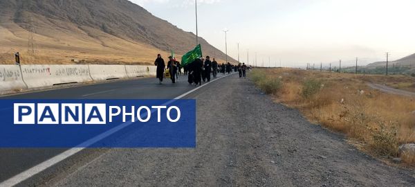 موکب «عشاق الحسین(ع)» در مسیر پیاده‌روی جاماندگان اربعین شازند 