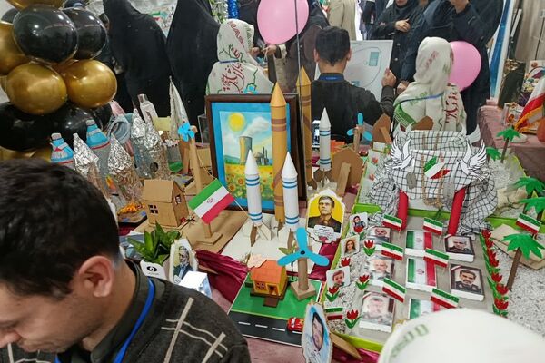 بازدید دانش آموزان ناحیه دو شهرری از نمایشگاه پژوهش اداره کل شهرستانهای استان تهران 