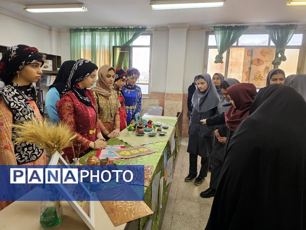 برپایی نمایشگاه علمی- پژوهشی و فرهنگی-هنری توسط دانش آموزان رشته علوم تجربی 