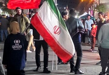 تجمع مردمی و تجدید بیعت با رهبر جدید انقلاب اسلامی ایران