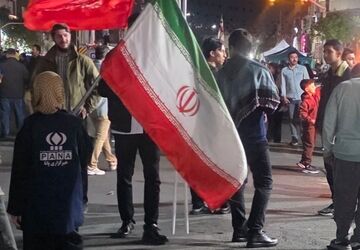 تجمع مردمی و تجدید بیعت با رهبر جدید انقلاب اسلامی ایران