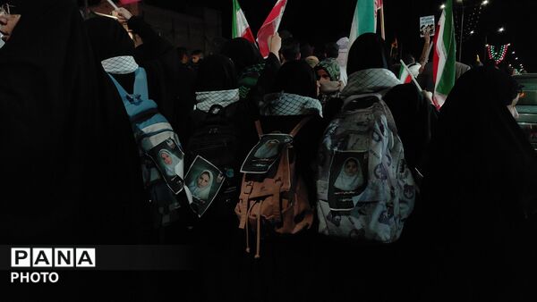 از خاکستر دشمن، نور امید می‌تراشیم