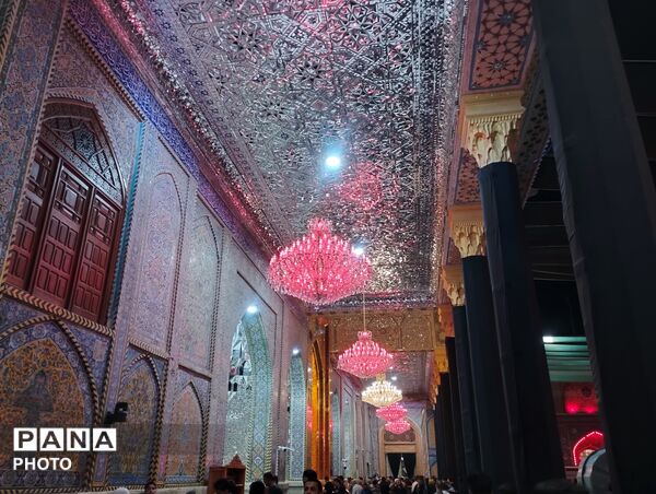 سلام زائران اربعین به باب‌الحوائج(ع) در حرم نورانی امامین کاظمین