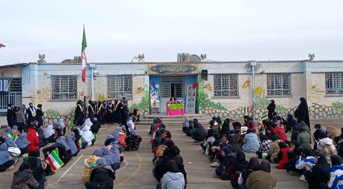 گرامیداشت  سالروز ورود امام خمینی (ره) به میهن در دبیرستان حجت الاسلامی 