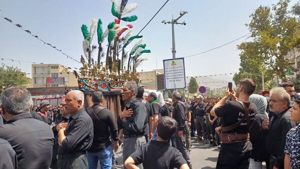  مراسم باشکوه ظهر عاشورا در امامزاده حسن کرج