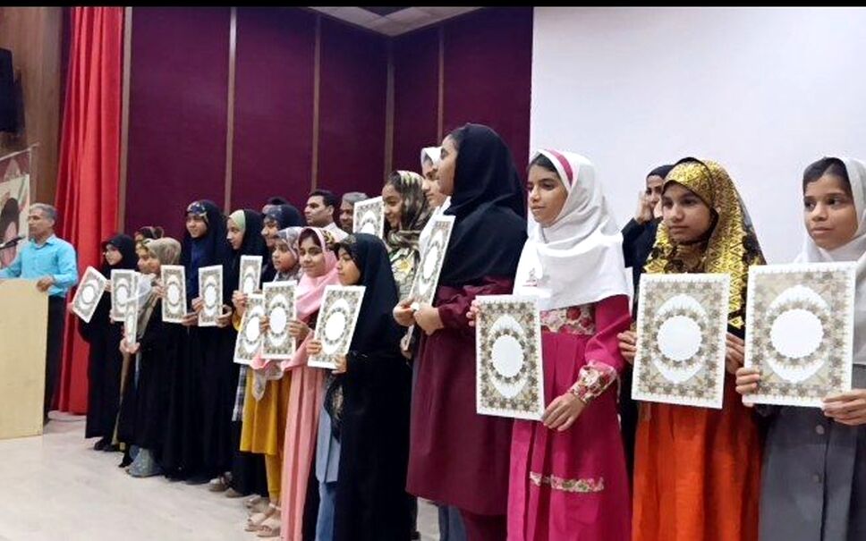 تجلیل از دانش‌آموزان قصه‌گوی رودانی