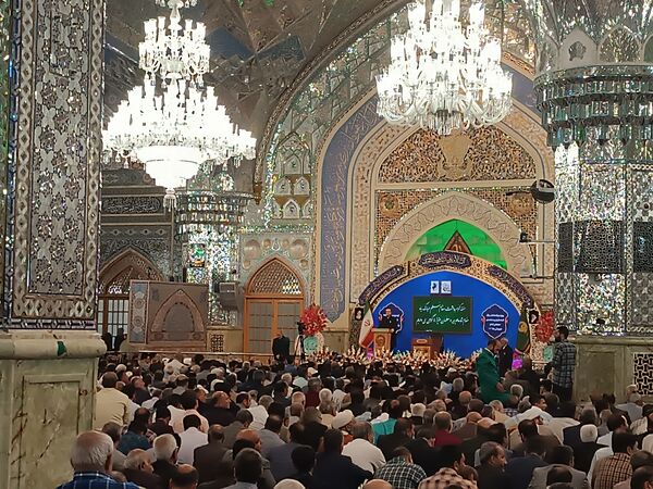 زیارت دسته جمعی معلمان در حریم قدس رضوی 