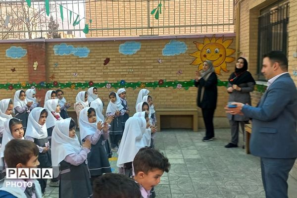 بازدید مدیر اداره تعلیم و تربیت شهرستانهای استان تهران از کودکستان فدک ناحیه دو شهرری 