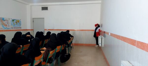 گرامیداشت هفته پدافند غیر عامل در دبیرستان نمونه دولتی برکت خاتم