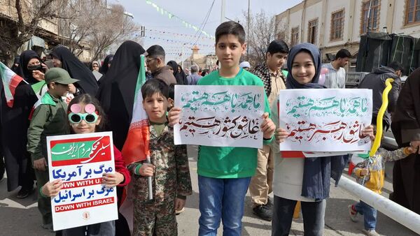 شکوه حضور نوجوانان در راهپیمایی 22 بهمن مردم قم