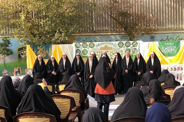جشن روز مادر در دبیرستان دخترانه عاشورا ناحیه دو شهرری 
