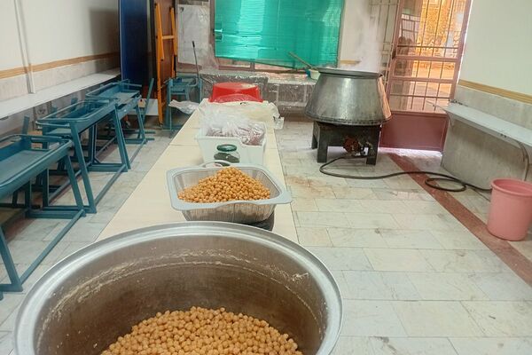 برپایی ایستگاه صلواتی و شهادت حضرت زهرا در مدرسه شهید زهره‌وند قرچک 