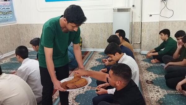 اولین نماز جماعت دبیرستان شاهد ابوذر غفاری در سال تحصیلی جدید 