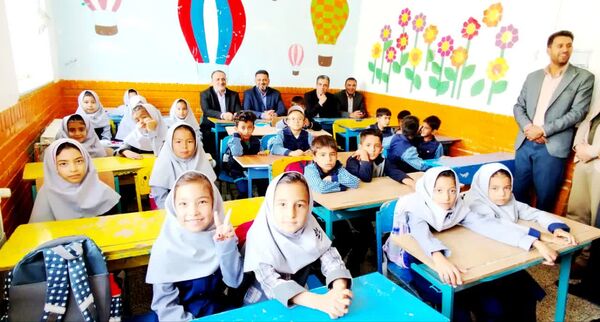 بازدید نماینده مجلس شورای اسلامی و عضو کمیسیون آموزش مجلس از مدارس بخش زاوین کلات