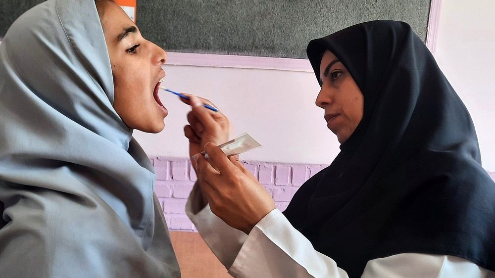 اجرای طرح وارنیش فلوراید در دبستان پنجم مهر