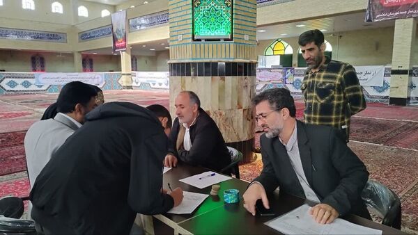 میز خدمت مدیریت آموزش و پرورش اسلامشهر در مصلی نماز جمعه اسلامشهر