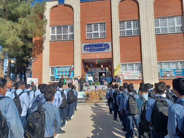 یادواره شهدا دانش آموز در دبیرستان نمونه مرحوم طاووسی شهرستان خلیل آباد 
