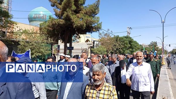 قدمی هم‌سنگر ایمان؛ از مدرسه تا صف نماز جمعه