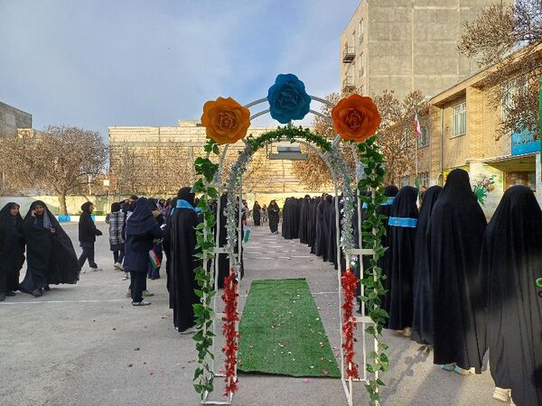 استقبال از شهید گمنام در دبیرستان نمونه معراج شیروان