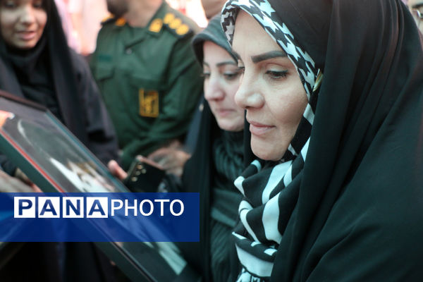 عطرافشانی مزار شهدای فرهنگی استان قم