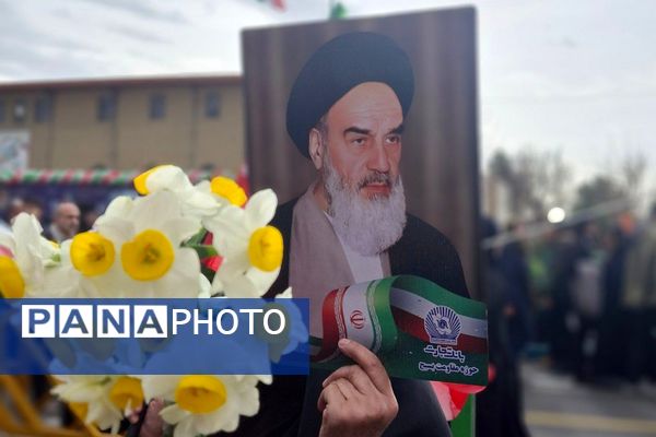 حضور اقشار مختلف مردم شهرری در راهپیمایی ۲۲ بهمن