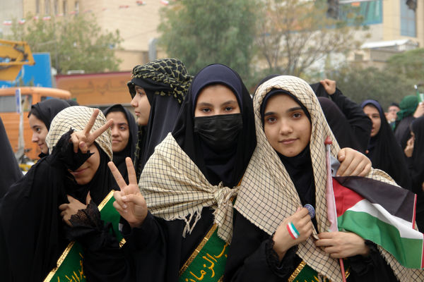 جلوه‌های حضور دانش‌آموزان در راهپیمایی 13 آبان