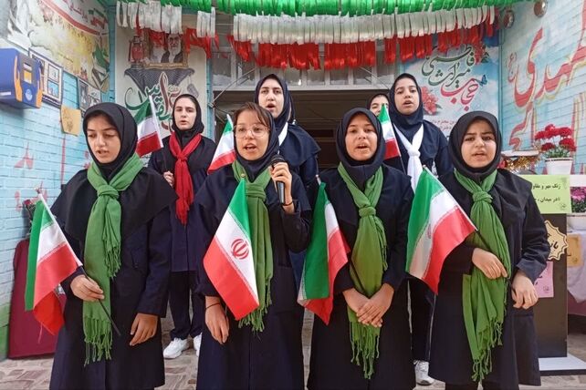 آیین بازگشایی مدارس و گرامیداشت هفته دفاع مقدس در دبیرستان نرجس شیراز