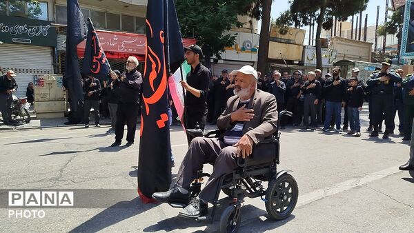 خیابان امام در روز تاسوعای حسینی حال و هوای دیگری میدهد 