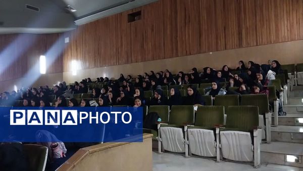 مراسم جشن نیمه شعبان توسط هنرجویان هنرستان فاطمه الزهرا (س)