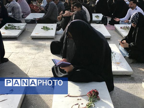 برپایی مراسم دعای عرفه در گلستان شهدای اصفهان