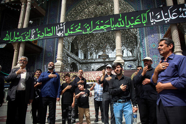 حضور دسته‌عزاداری سالروز شهادت امام جعفر صادق(ع) در حرم حضرت معصومه(س)