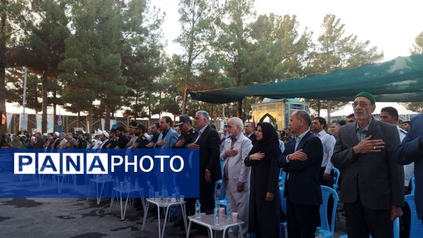 غبارروبی مزار شهدا توسط مسئولین شهرستان نیشابور انجام شد 