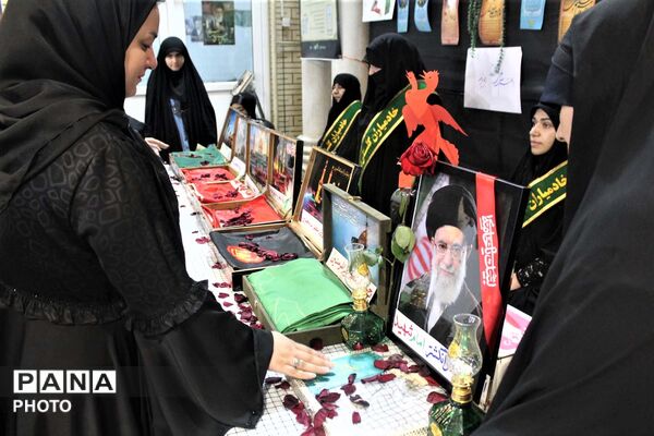 برپایی نمایشگاه فرهنگی در حاشیه یادواره شهدای جانباز استان قم