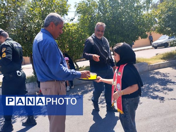 پیاده‌روی دلدادگان جامانده از کربلا در حاجی‌آباد