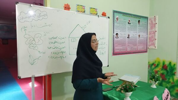 محفل انس با قرآن به‌مناسبت هفته بسیج دانش‌آموزی