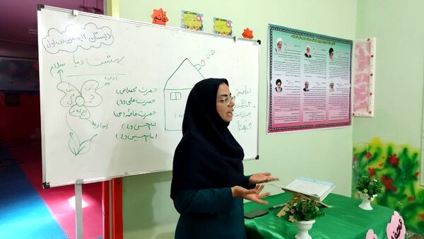 محفل انس با قرآن به‌مناسبت هفته بسیج دانش‌آموزی