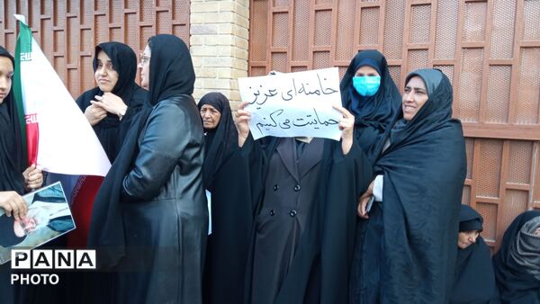 اجتماع بزرگ مردم نیشابور برای بیعت با سومین رهبر جمهوری اسلامی ایران 