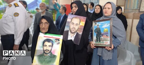 نواخته شدن آیین زنگ مهر و مقاومت  در دبیرستان پسرانه شاهد فاضل فلاورجان
