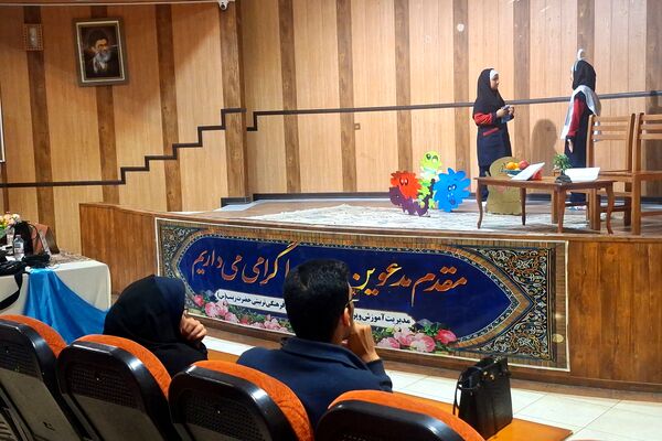 ایجاد انگیزه و خلاقیت در دانش‌آموزان با اجرای تئاتر درسی 