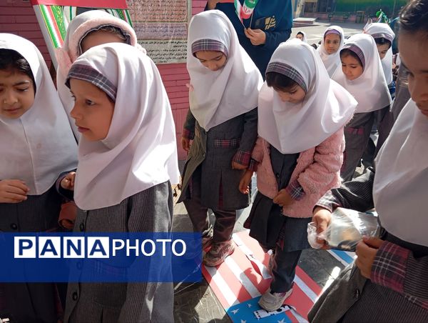 سالروز پیروزی شکوهمند انقلاب اسلامی در دبستان دخترانه نرجس یک و دو 
