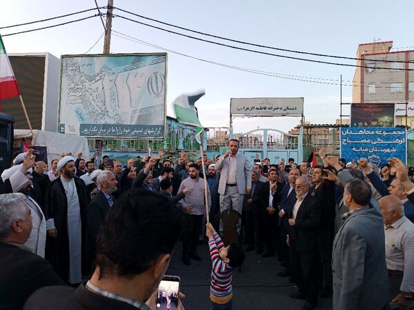 جشن پیروزی عملیات وعده صادق در میانه
