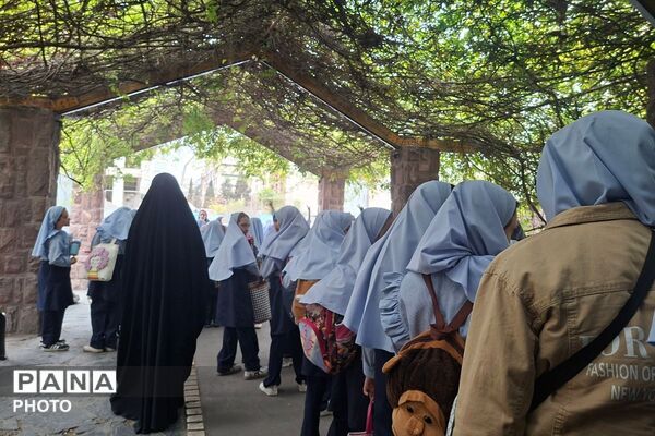 اردوی دانش‌آموزان مدرسه هیئت‌امنایی صدیقی ملارد در بوستان پل طبیعت تهران
