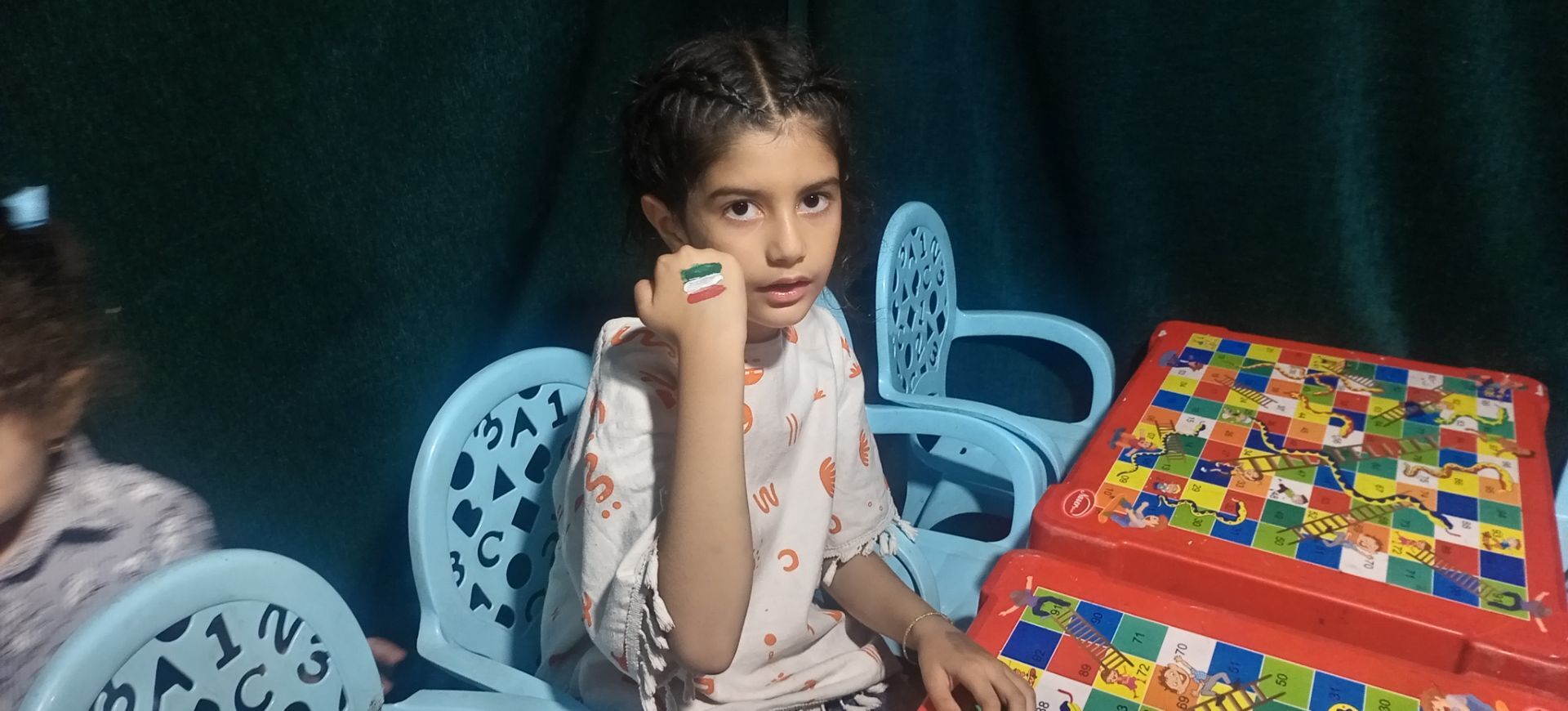 موکب چایخانه همچنان در کنار مردم فعال است