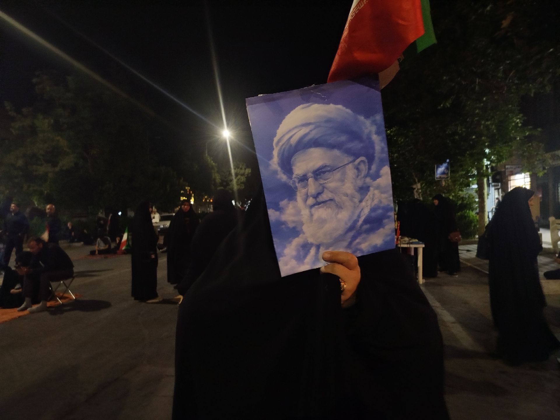 خیابان امام خمینی شهرستان نیشابور باز هم اجتماعات شبانه مردم این شهر را در برمی‌گیرد