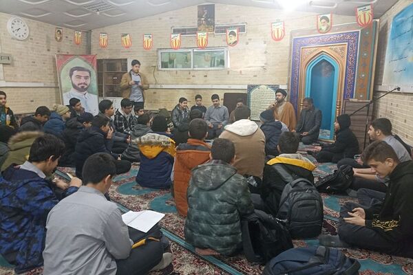 حضور پر شور دانش آموزان ناحیه دو شهرری در جشن نیمه شعبان و ایرانمون
