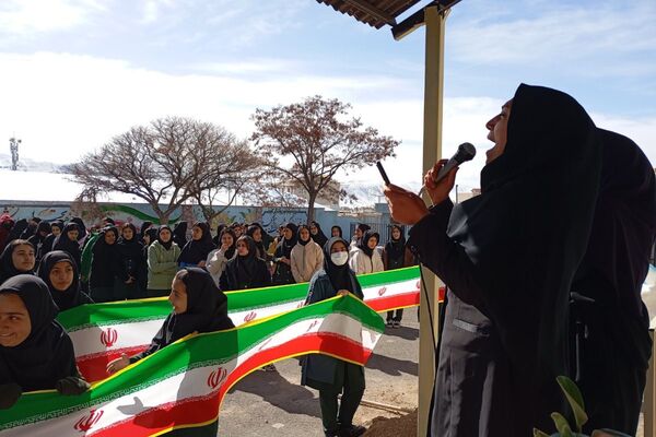 دهه فجر، جشن بصیرت و مقاومت؛ در دبیرستان حضرت معصومه (س) فیروزکوه