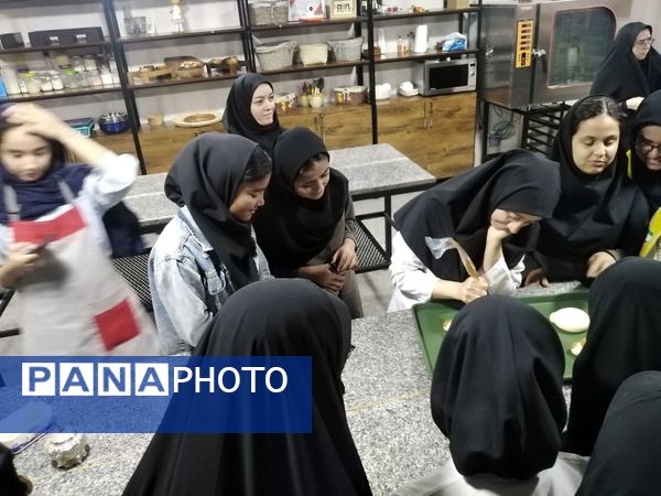 بازید دانش آموزان از مجموعه عطرنان