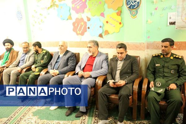 نواختن زنگ انقلاب در مدرسه فاطمه الزهرا(س) فیروزکوه