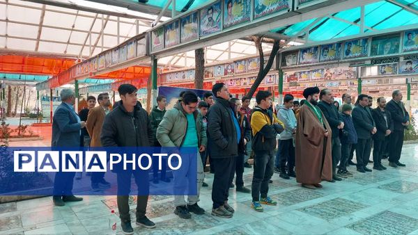 غبارروبی گلزار شهدای قم به‌مناسبت هفته کانون‌های فرهنگی تربیتی